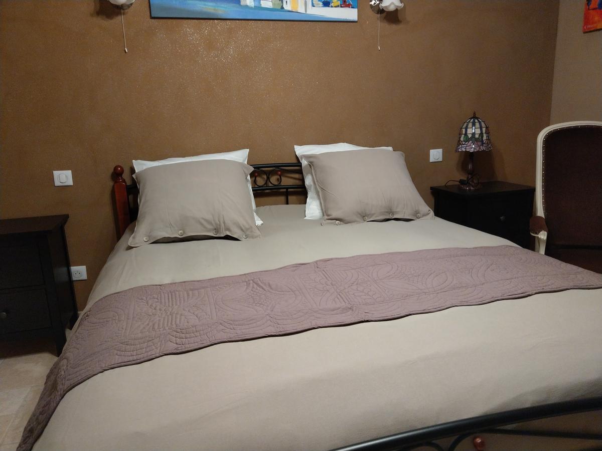 Les Chambres D'Hotes De La Frissonnette Auzelles Ngoại thất bức ảnh